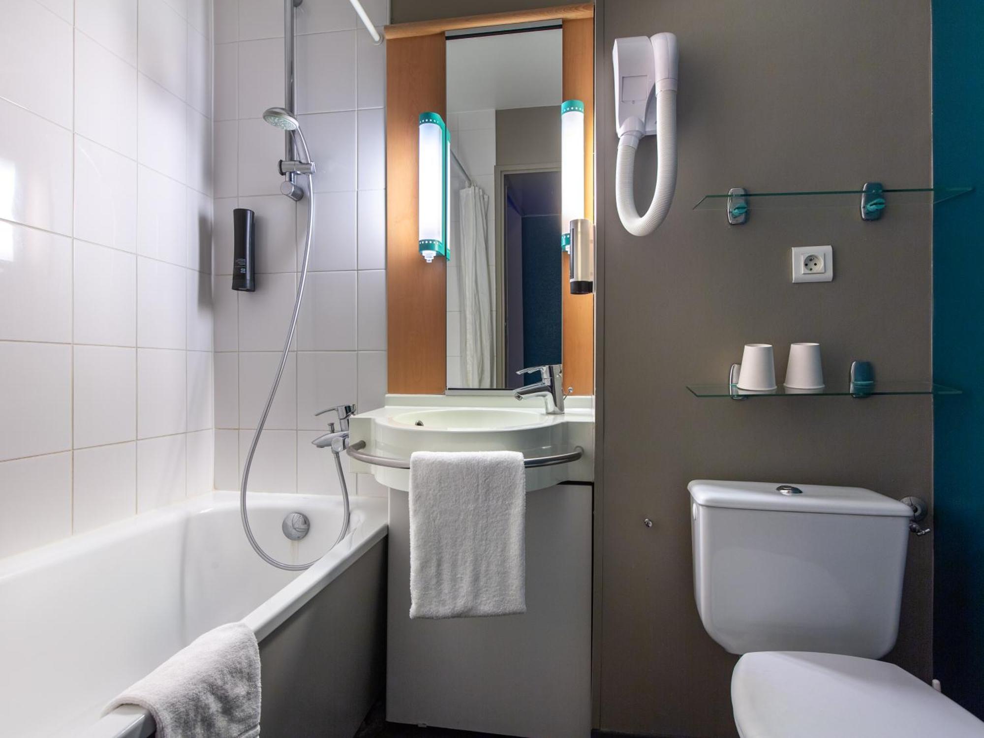 Hotel ibis Orléans Nord Saran Esterno foto